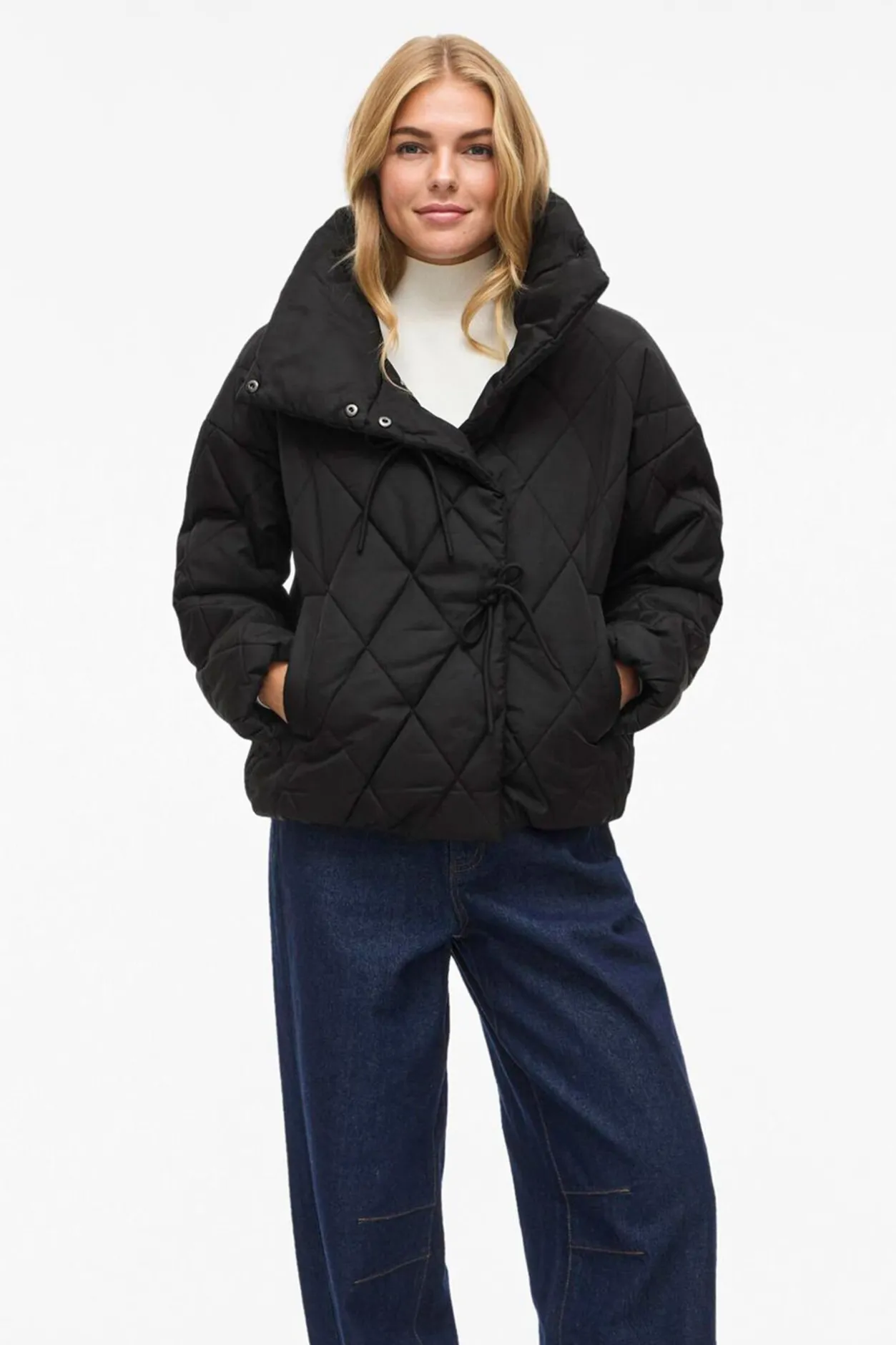 Vila Abrigo acolchado cuello chimenea Negro Online