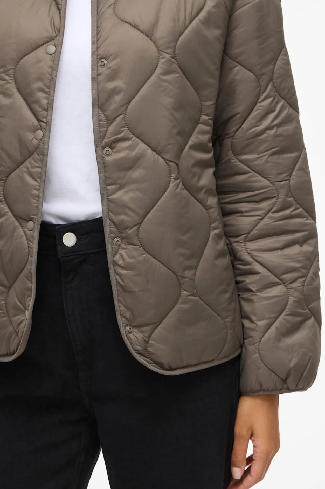 Vila Abrigo acolchado ultraligero Beige Clearance