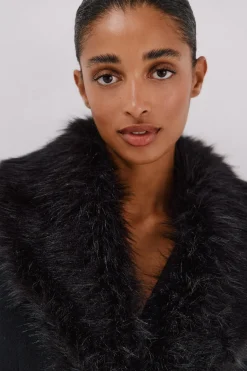 Cortefiel Abrigo con detalle efecto pelo Negro Best