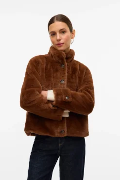 Vero Moda Abrigo corto efecto pelo Marr&oacute;n oscuro Outlet