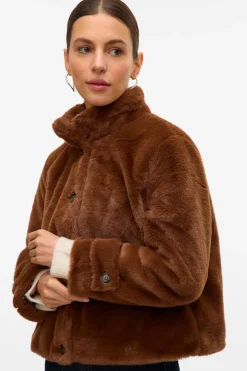 Vero Moda Abrigo corto efecto pelo Marr&oacute;n oscuro Outlet