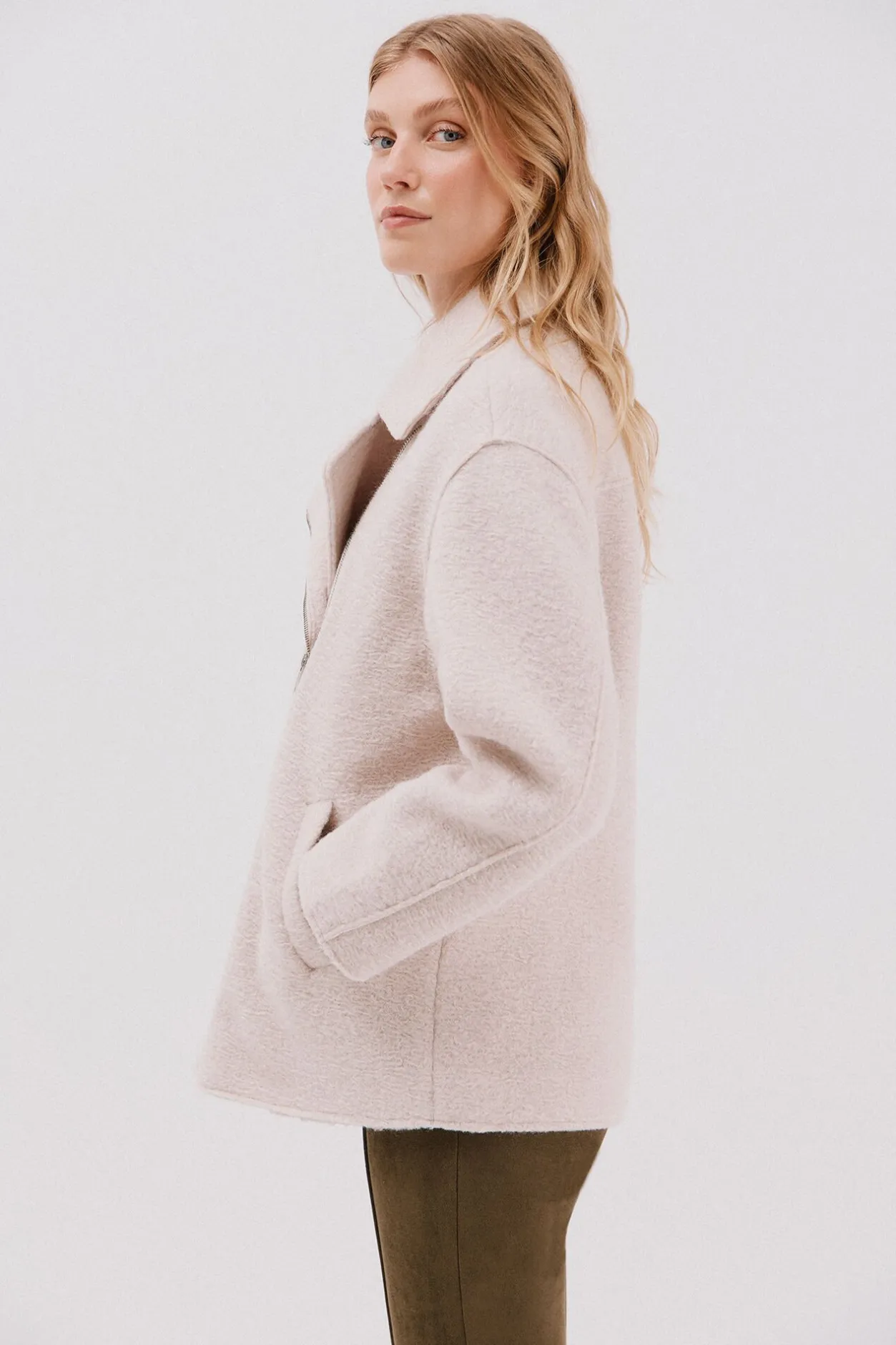 Cortefiel Abrigo corto silueta biker Marfil Best