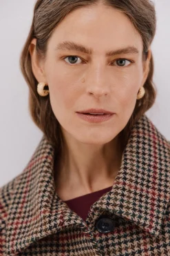 Cortefiel Abrigo corto tejido cuadros Marr&oacute;n Hot