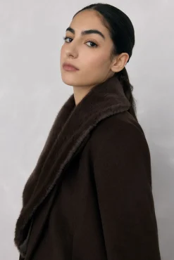 Pedro del Hierro Abrigo cuello efecto pelo Marr&oacute;n Sale