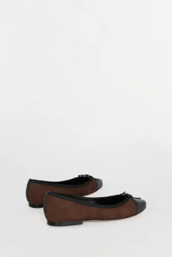 Pedro del Hierro Bailarina de piel con puntera de logo Marr&oacute;n Best