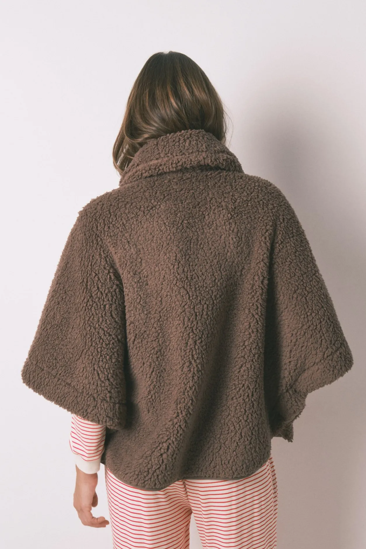 Women'secret Bata corta poncho borreguito marrón Snoopy marr&oacute;n Best