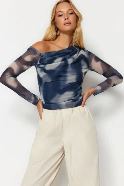 Trendyol Blusa con cuello asimétrico verde Online