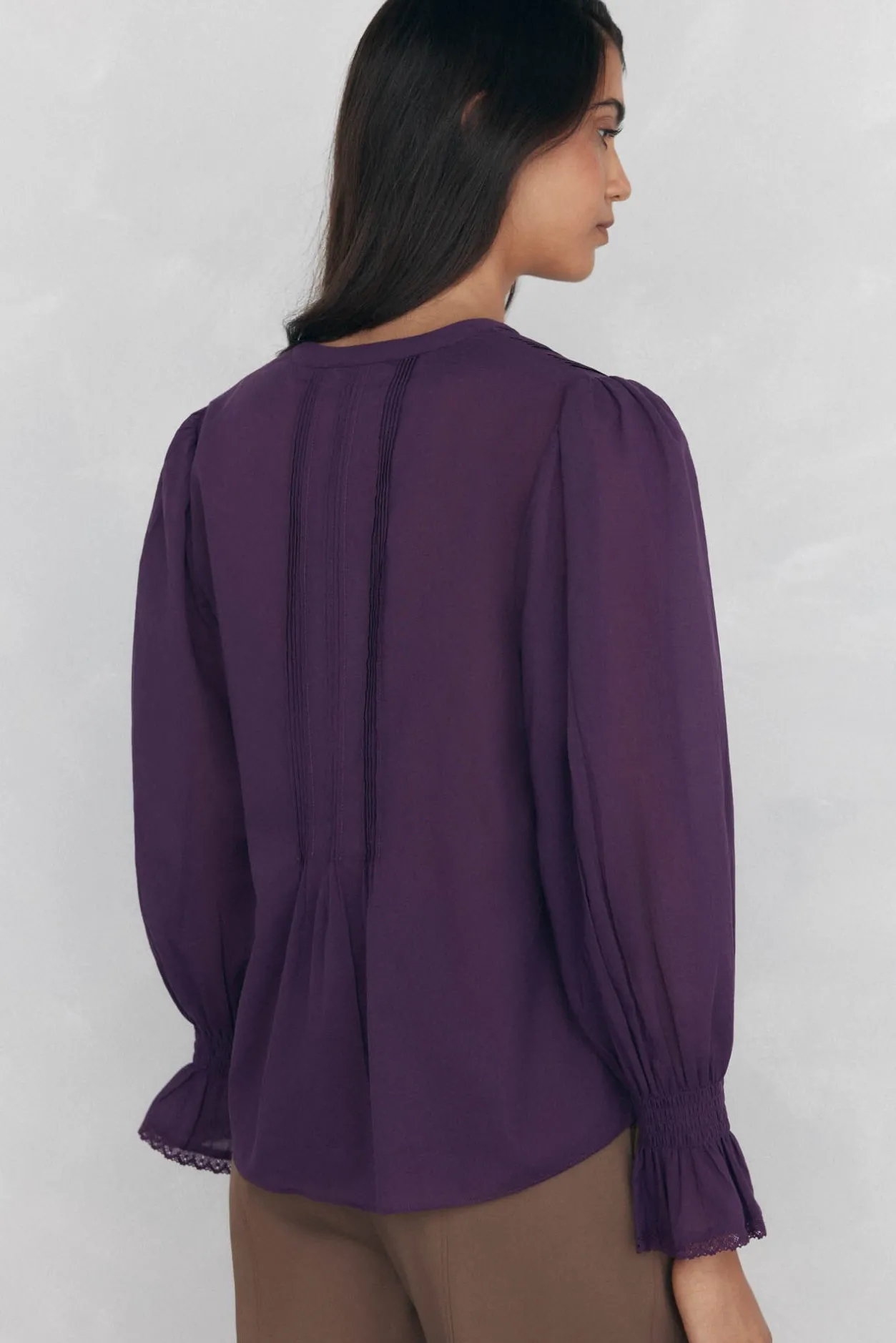 Pedro del Hierro Blusa romántica volante Morado Sale