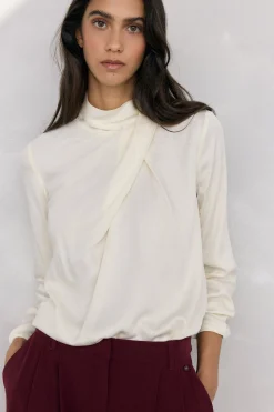 Pedro del Hierro Blusa satén cuello subido Crudo Sale