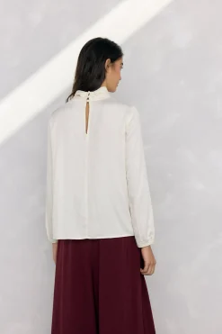 Pedro del Hierro Blusa satén cuello subido Crudo Sale