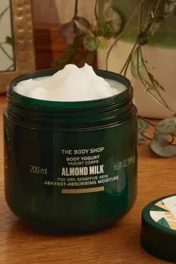 The Body Shop Body Yogurt de Leche de Almendras 200ml Multicolor Hot