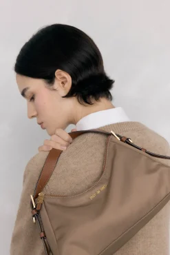 Pedro del Hierro Bolso de hombro en nylon con cremallera Beige Online