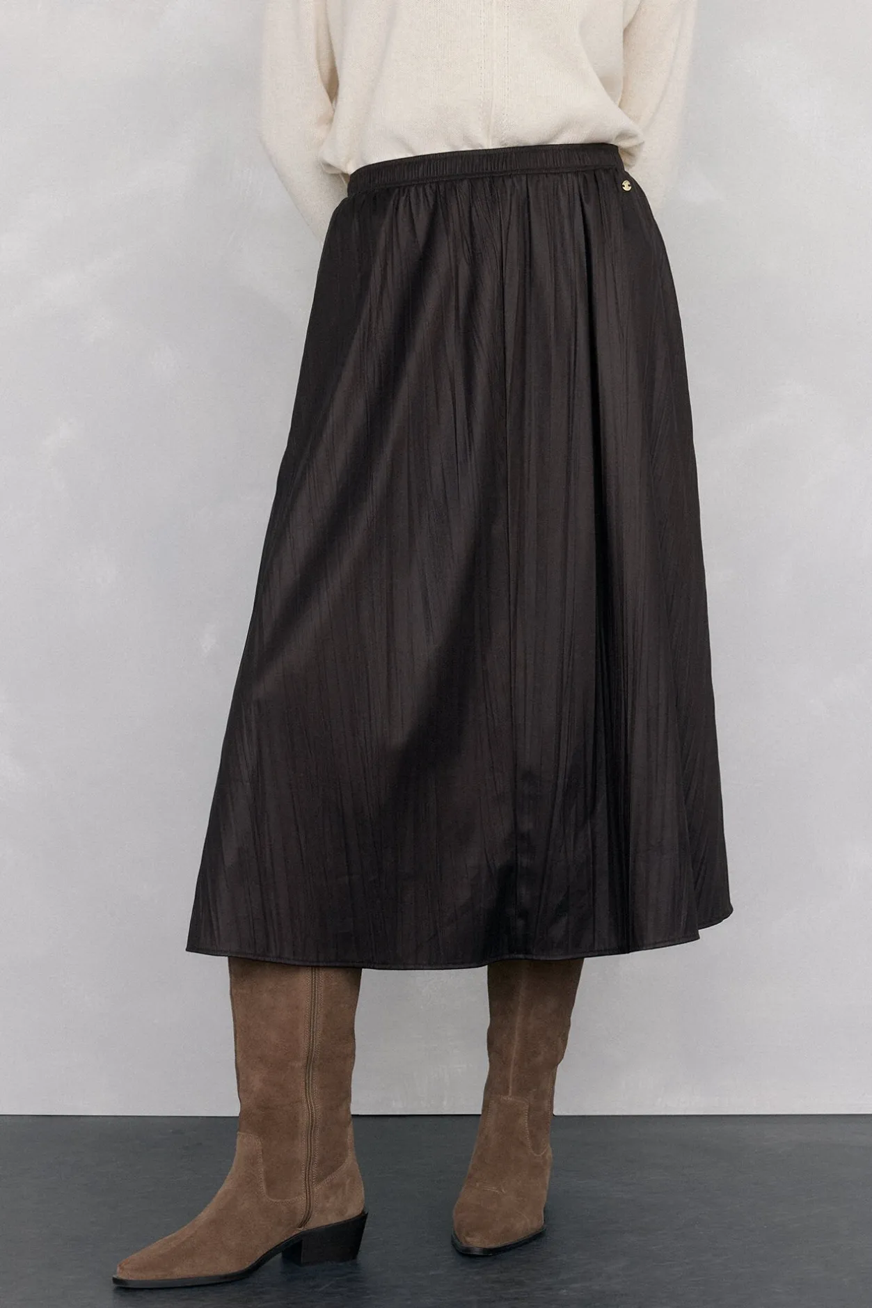 Pedro del Hierro Bota alta estilo hípica con tacón bajo en serraje Beige Online