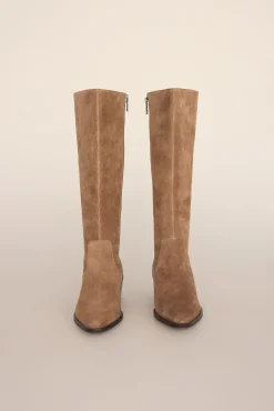 Pedro del Hierro Bota alta estilo hípica con tacón bajo en serraje Beige Online