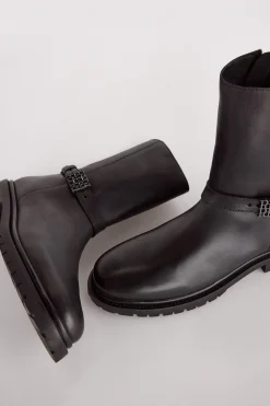 Pedro del Hierro Botin plano de piel con hebilla de logo Negro Clearance