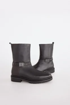 Pedro del Hierro Botin plano de piel con hebilla de logo Negro Clearance