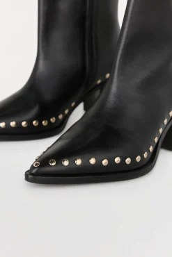 Pedro del Hierro Botin tacón con tachas en piel Negro Outlet
