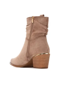 XTI Botín cowboy flecos Marr&oacute;n