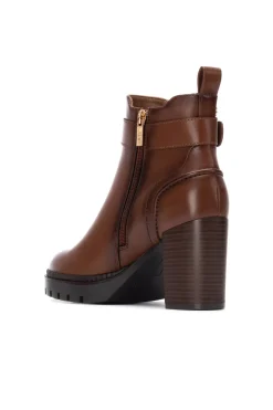 XTI Botín de tacón tipo chelsea Marr&oacute;n