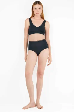 Gisela Braga alta básica con galón de encaje negro New