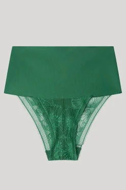 Gisela Braga brasileña verde New