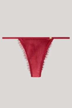 Gisela Braga brasileña en terciopelo rojo Hot