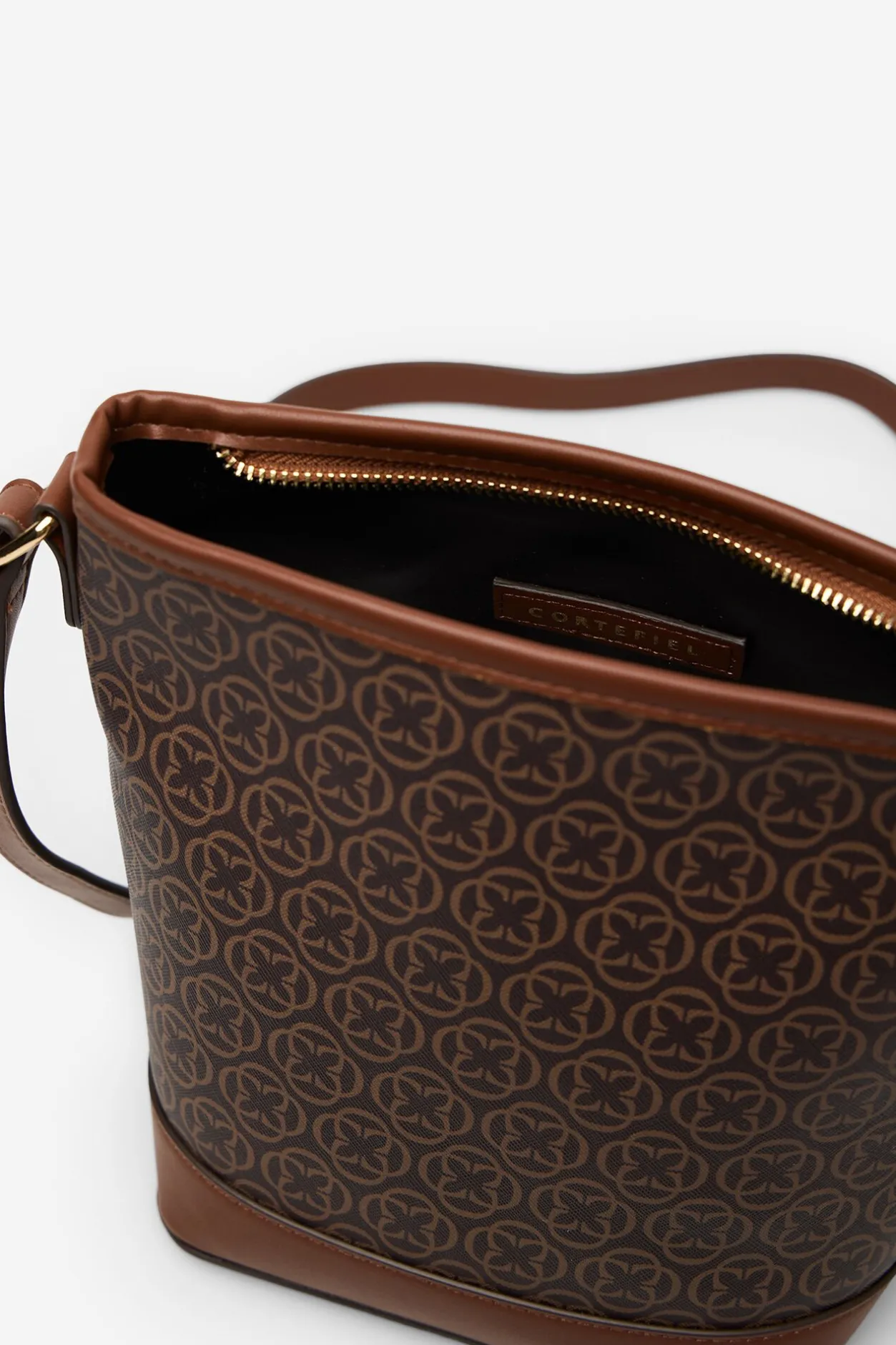 Cortefiel Bucket monogram Estampado marrón