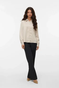 Vero Moda Camisa lisa satinada Beige