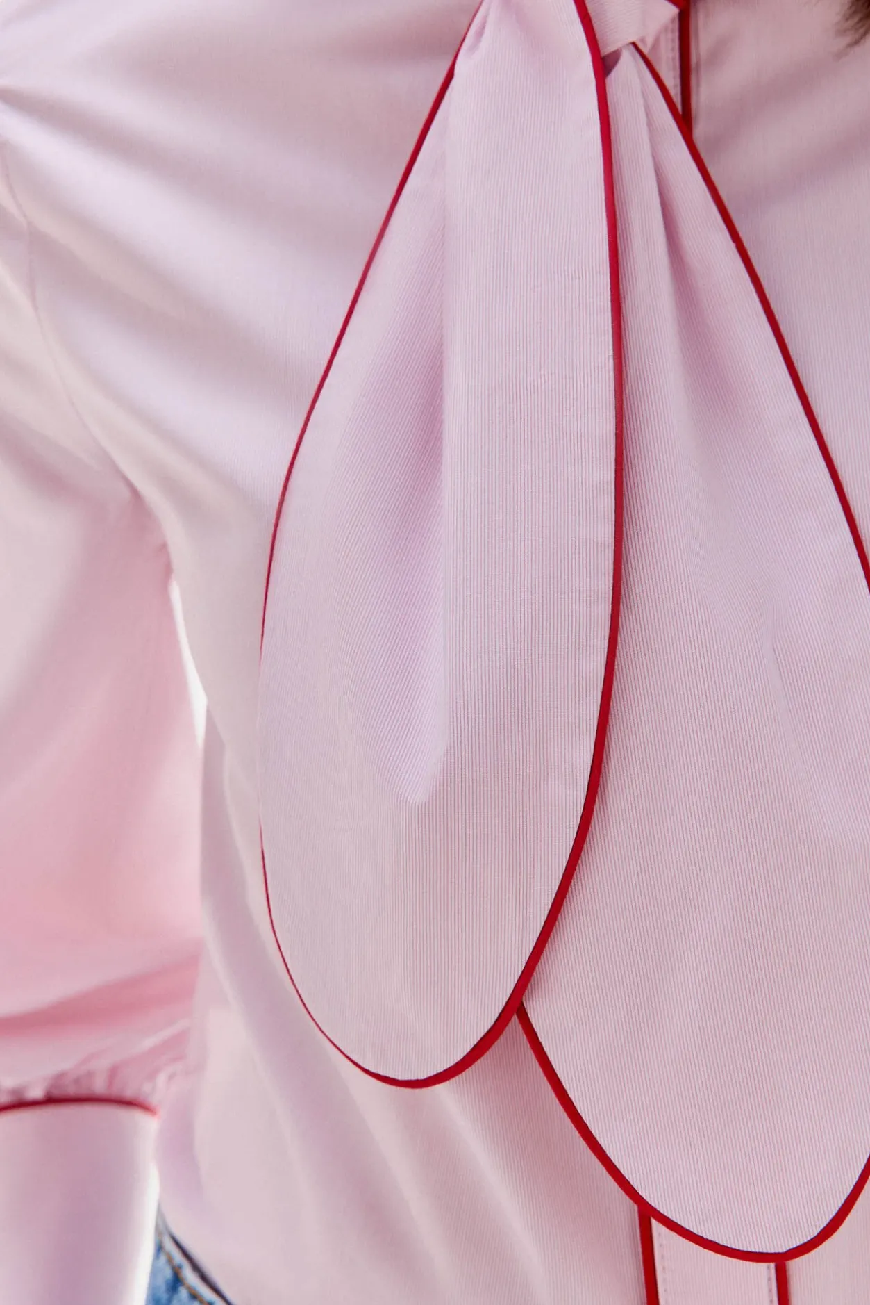 TFP by Tamara Falcó Camisa rayas lazo Burdeos