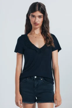Springfield Camiseta escote crochet negro