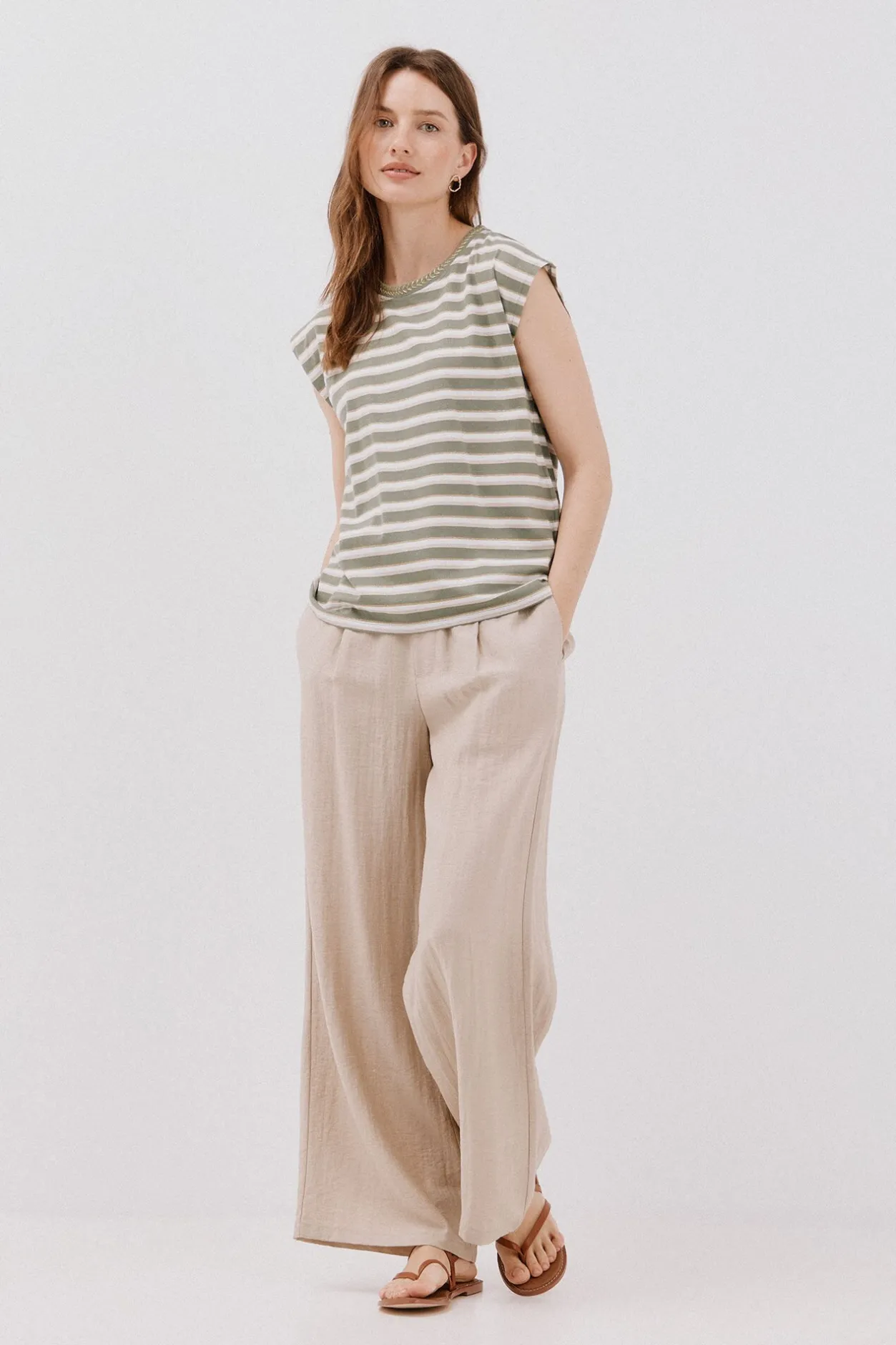 Cortefiel Camiseta escote pico Verde Sale