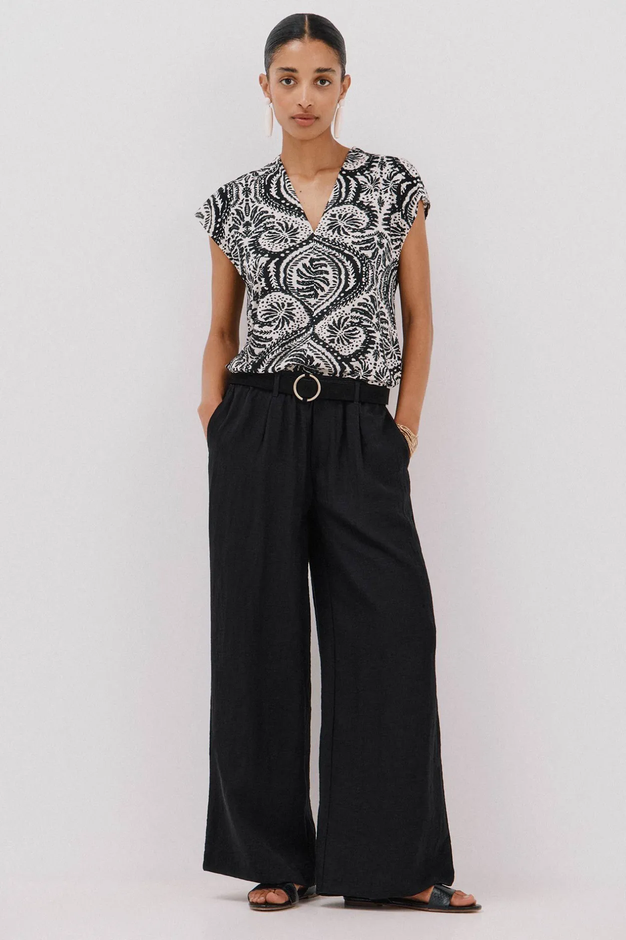 Cortefiel Camiseta estamapda escote pico fruncido Estampado blanco Hot