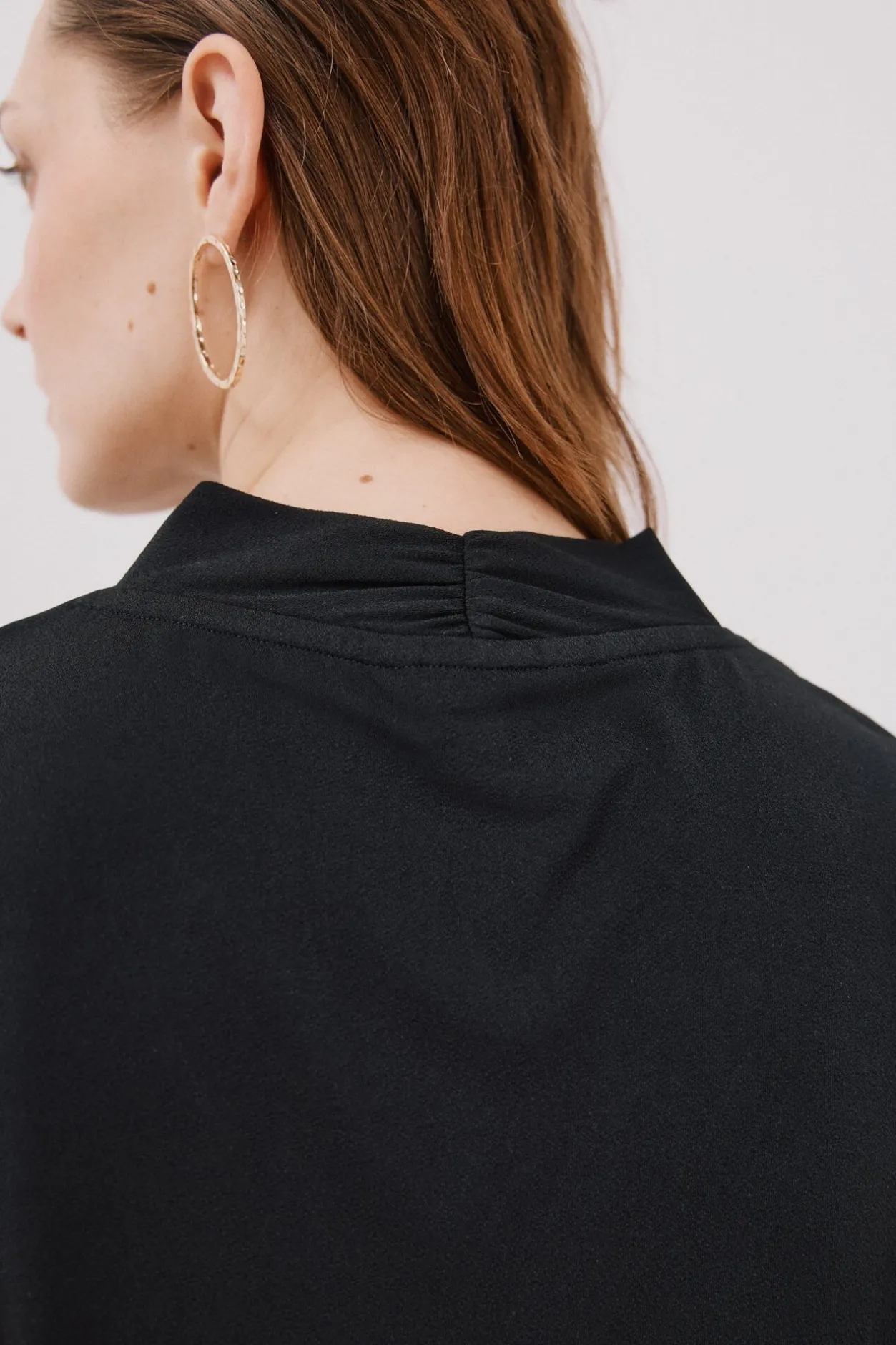 Cortefiel Camiseta estamapda escote pico fruncido Negro