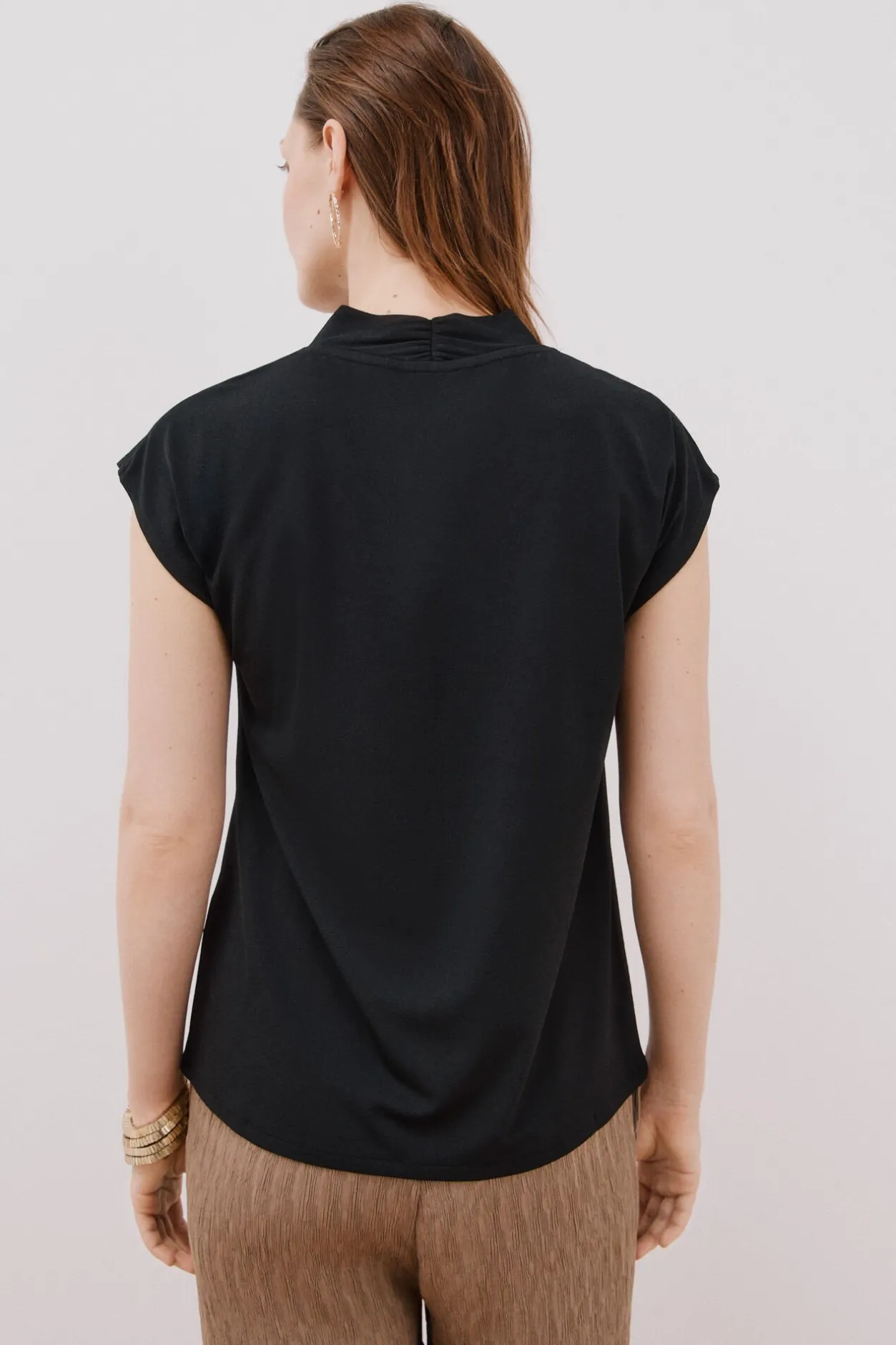 Cortefiel Camiseta estamapda escote pico fruncido Negro