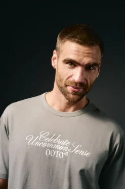 OOTO Camiseta gráfica lavada Kaki Discount