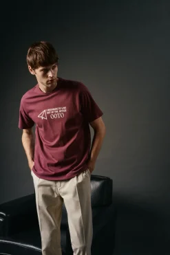 OOTO Camiseta gráfica lavada Granate Hot