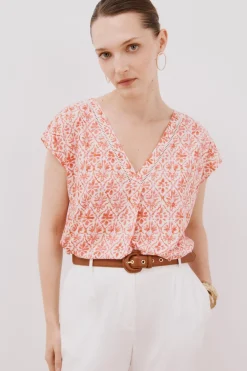 Cortefiel Camiseta pico con detalle puntilla Estampado gris Outlet