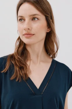 Cortefiel Camiseta pico con detalle puntilla Azul marino Clearance