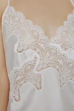 Ivette Bridal Camisón de raso con bordados en blanco marfil New