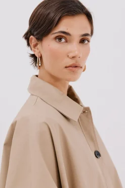 Cortefiel Capa en tejido gabardina Beige Online