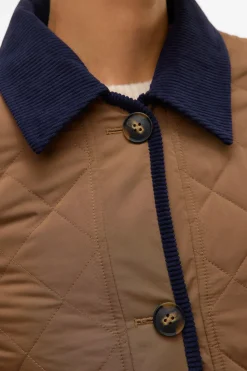 Vero Moda Cazadora corta acolchada con contraste Marr&oacute;n Best