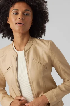 Vero Moda Cazadora efecto piel cuello Perkins Beige