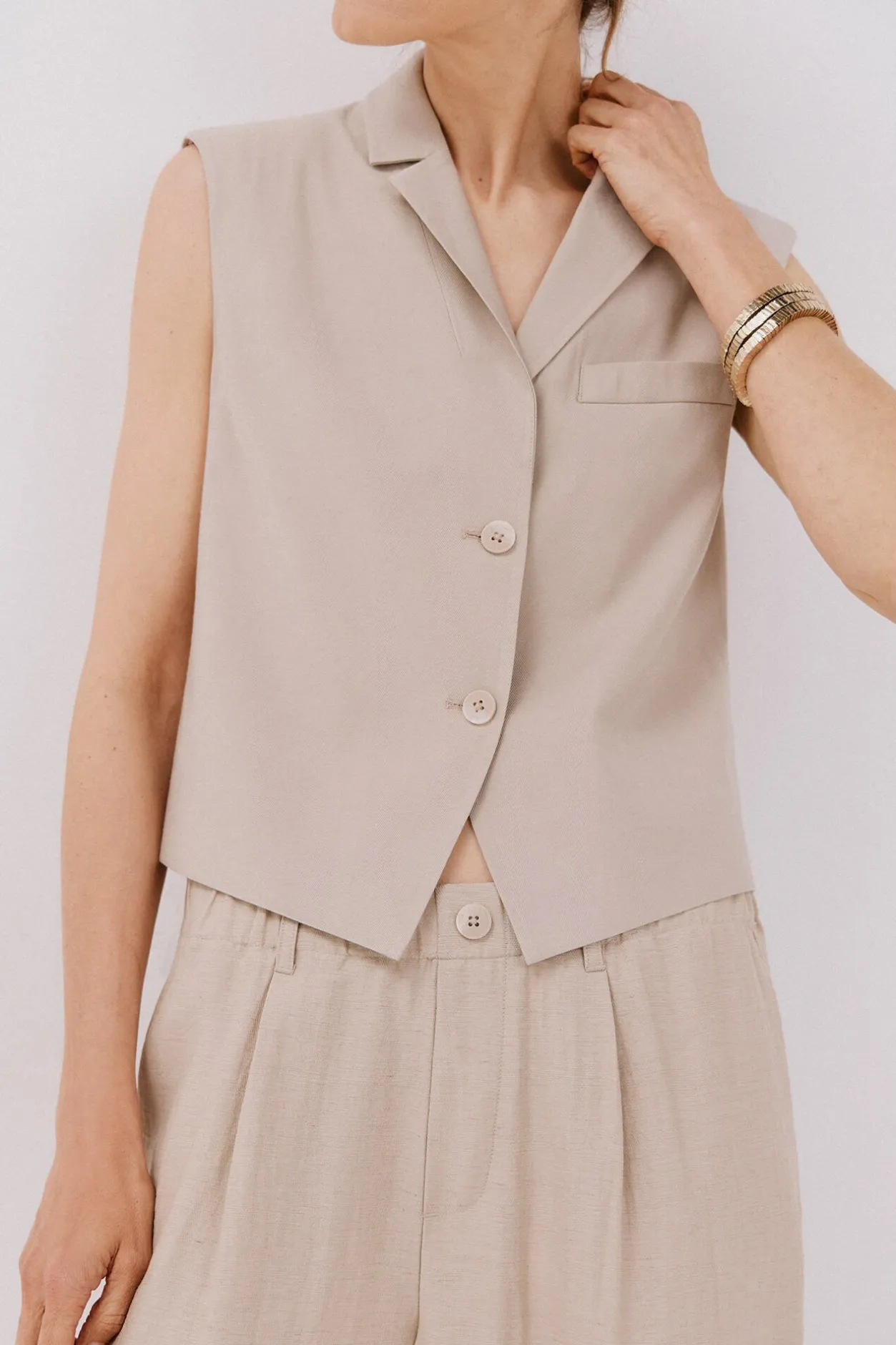 Cortefiel Chaleco de cuello solapa Arena