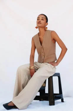 Cortefiel Chaleco de escote pico Beige Best