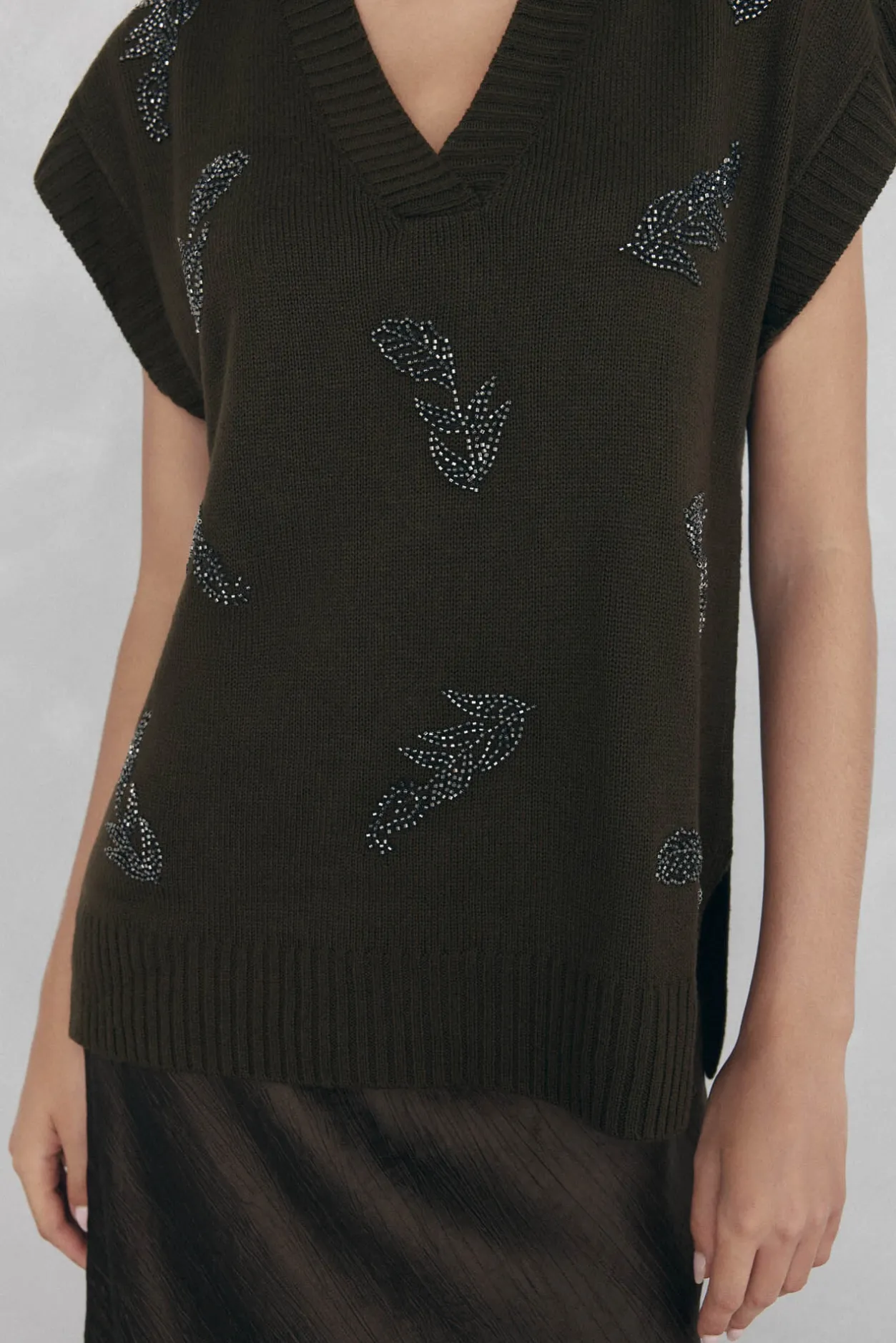 Pedro del Hierro Chaleco de punto pico con pedrería bordada Verde Discount