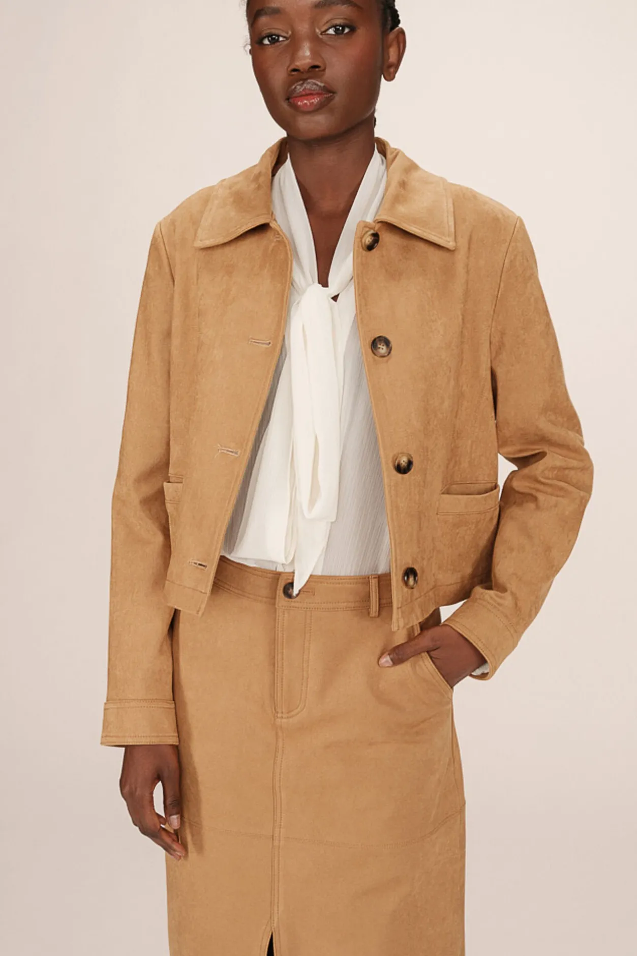 Grace & Mila Chaqueta corta de ante sintético Beige Best