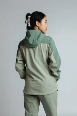 Izas Chaqueta softshell cortavientos acacia w kaki Discount