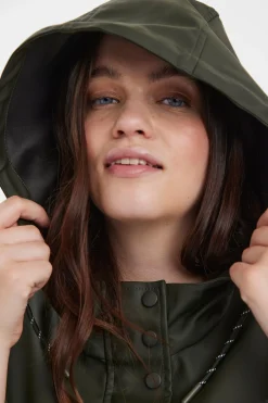 Vero Moda Curve Chubasquero con capucha Curve Verde oscuro Clearance