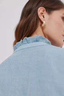 Hoss Intropia Cintia. Blusa con volante en la tapeta Azul New