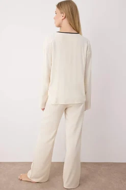 Trendyol Conjunto pijama camisero viscosa ribetes y lazo marfil